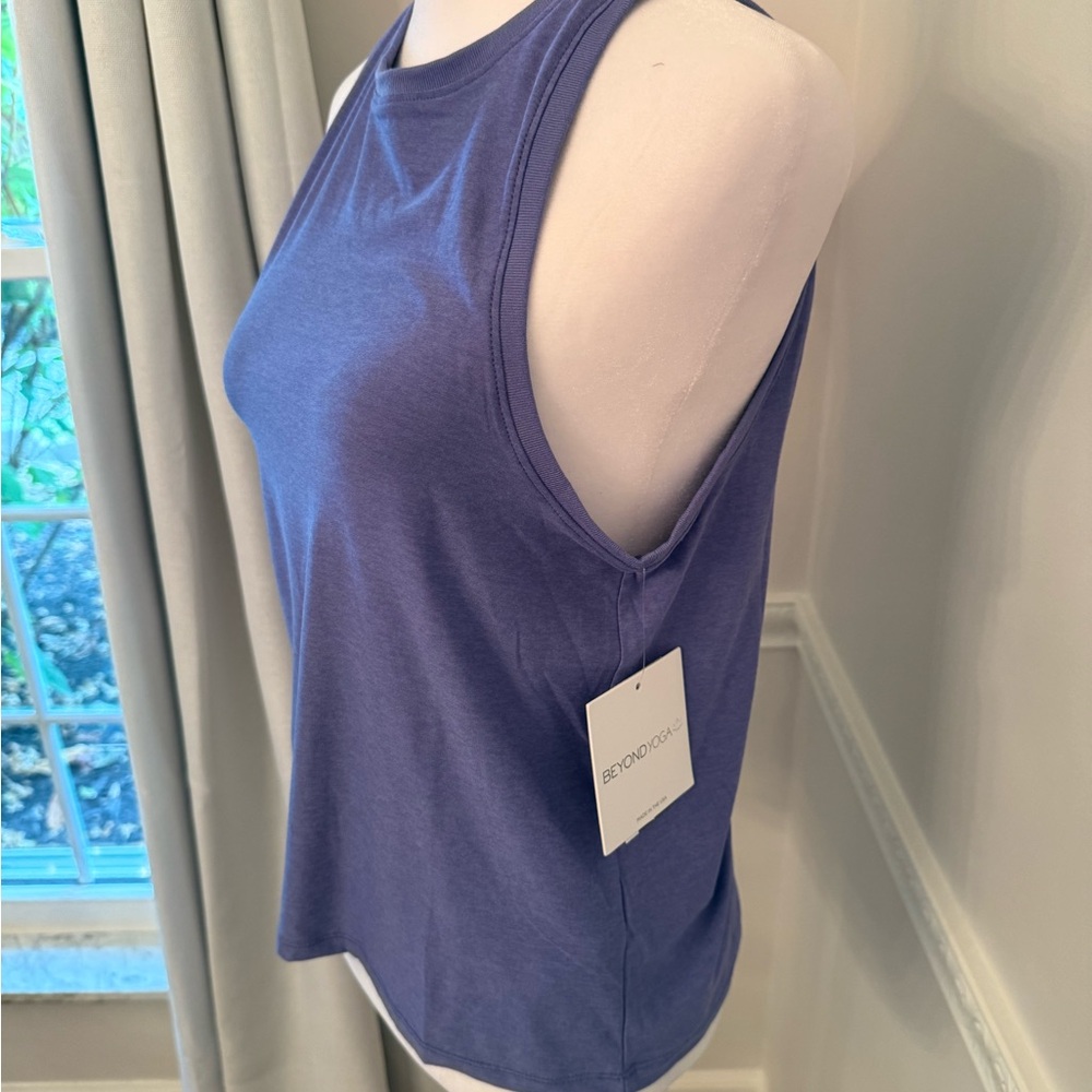 Beyond Yoga Featherweight Rebalance Tank - Picture 4 of 8